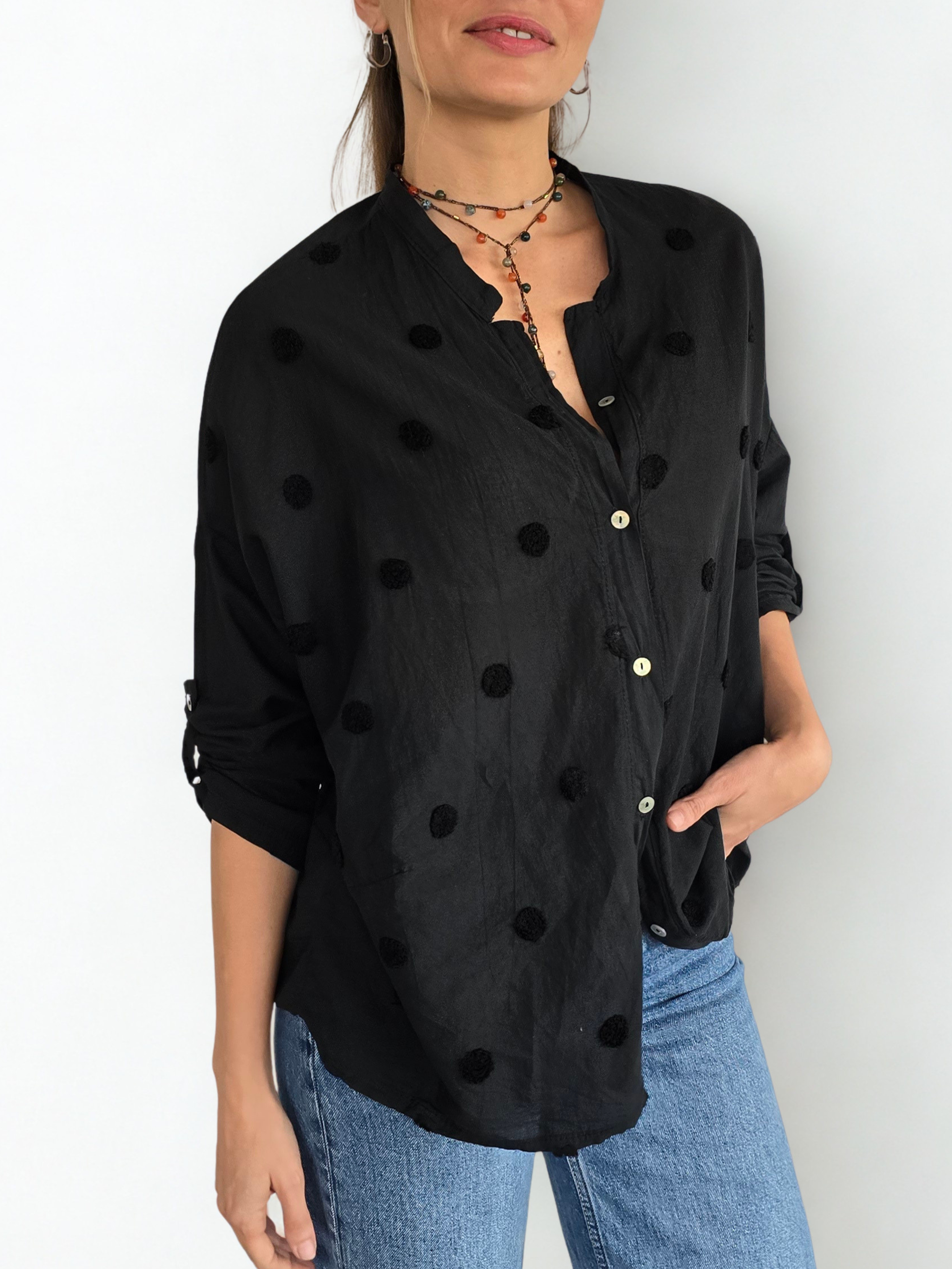 Blusa Italiana Bordado Circulos, color Negro