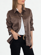 Chaqueta Tachas, color Chocolate