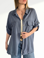Blusa Bolsillos Desflecados, color Azul Jeans