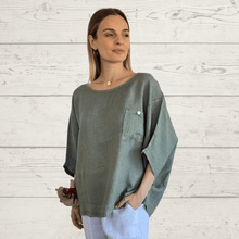 Cargar imagen en el visor de la galería, Blusa de Lino Italiano un bolsillo, color Verde
