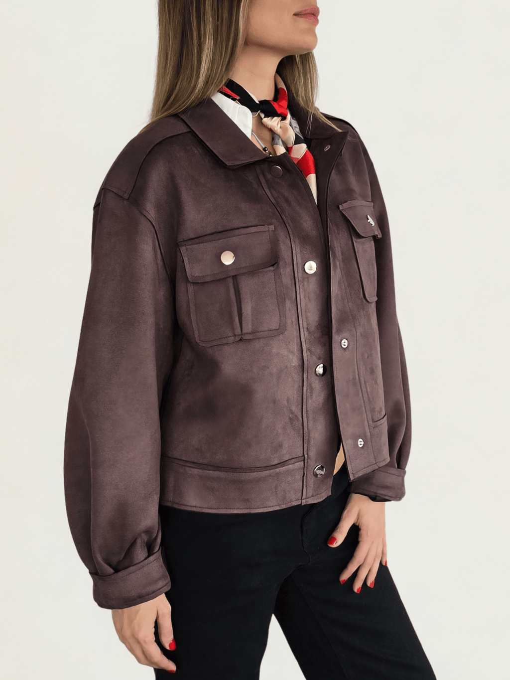 Chaqueta tipo Gamuza, color Chocolate