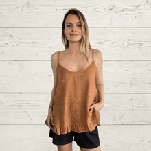Cargar imagen en el visor de la galería, Blusa de Lino Italiana con vuelos en la basta, color terracota
