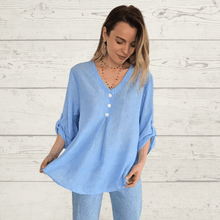 Cargar imagen en el visor de la galería, Blusa con botones en el escote, color Celeste
