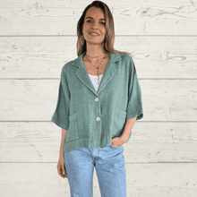 Cargar imagen en el visor de la galería, Chaqueta de Lino Italiano dos botones, color Verde
