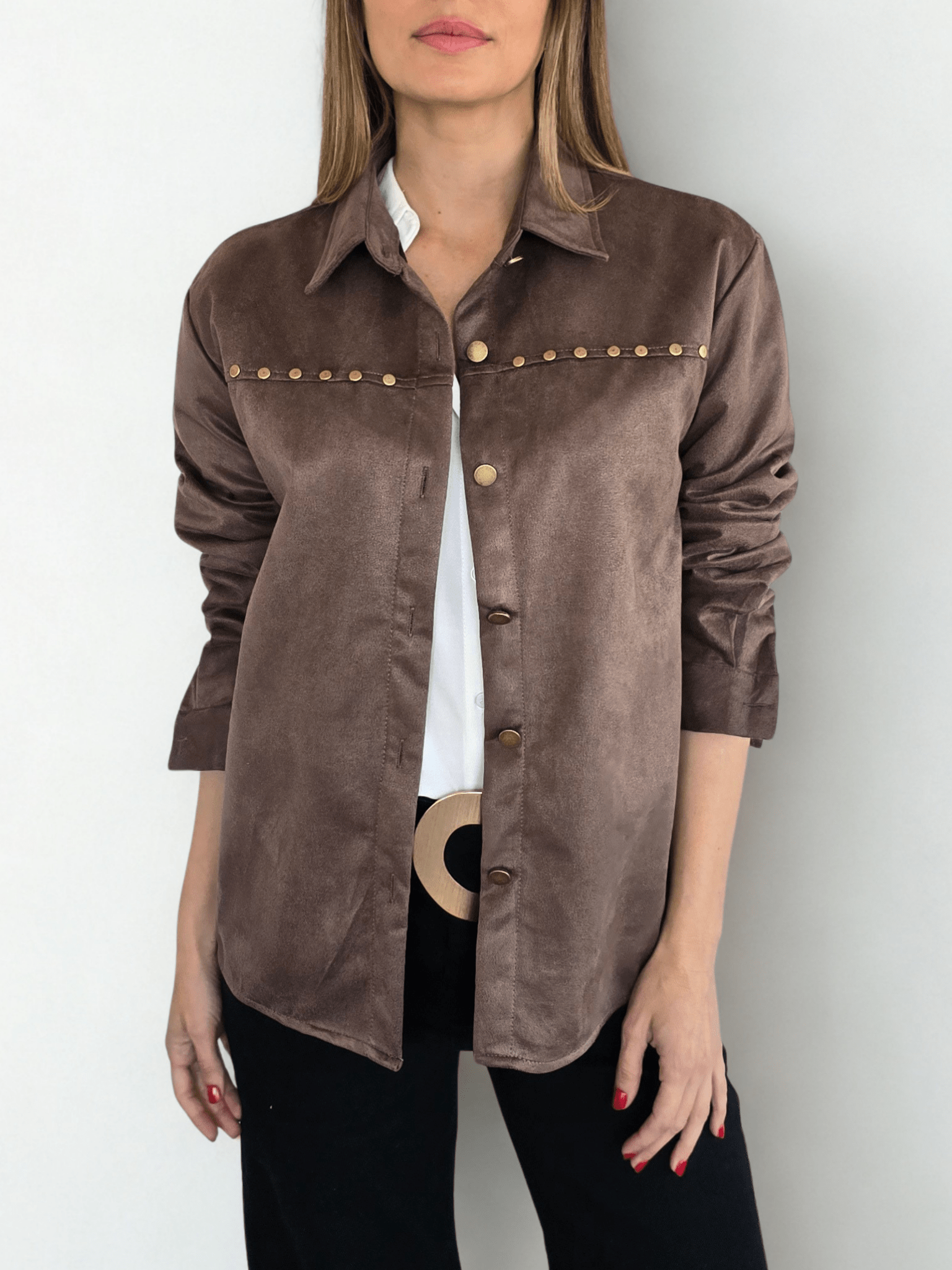 Chaqueta Tachas, color Chocolate
