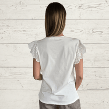 Cargar imagen en el visor de la galería, Polera con manga bordada, color Blanco
