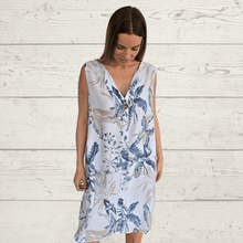 Cargar imagen en el visor de la galería, Vestido Italiano un botón, fondo Blanco
