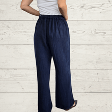 Cargar imagen en el visor de la galería, Pantalón 100% Lino Italiano dos bolsillos, color Azul Marino
