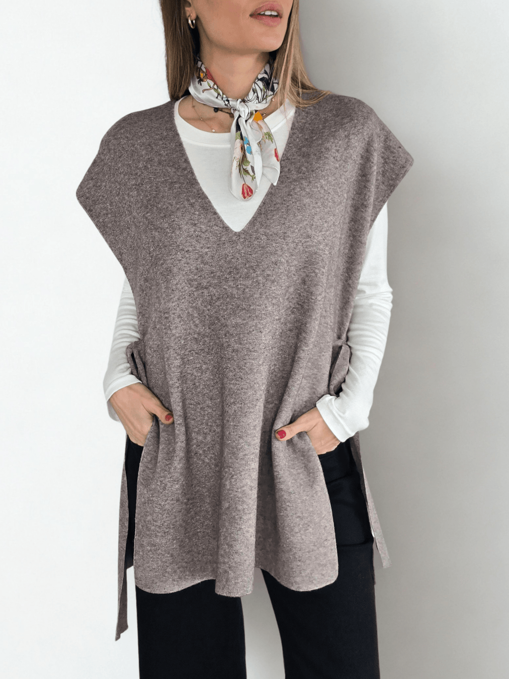 Sweater sin Mangas Lazo, color Taupe
