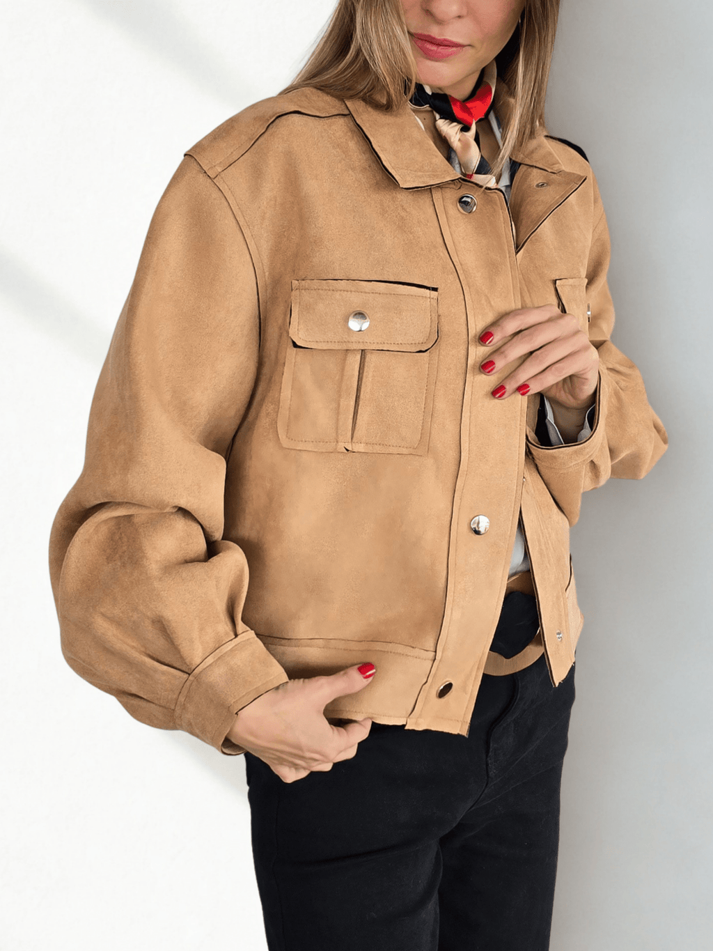 Chaqueta tipo Gamuza, color Camel