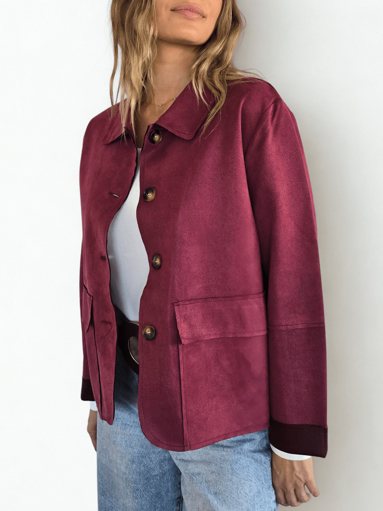 Chaqueta corta tipo Gamuza, color Burdeo