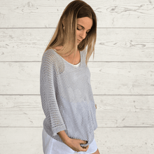 Cargar imagen en el visor de la galería, Sweater Italiano con flores, color gris
