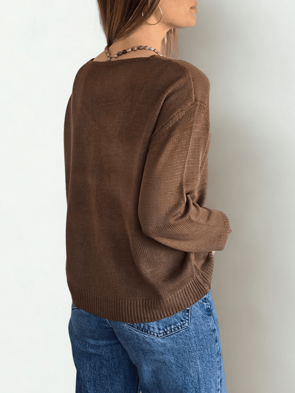 Sweater Básico escote en V, color Chocolate