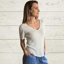 Cargar imagen en el visor de la galería, Polera de hilo, color Blanco Invierno
