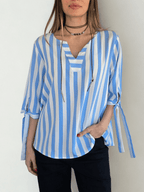 Blusa Rayada escote en V, color Celeste con Blanco