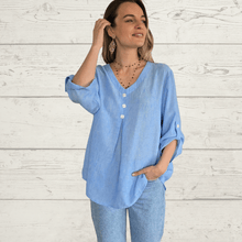 Cargar imagen en el visor de la galería, Blusa con botones en el escote, color Celeste
