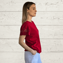 Cargar imagen en el visor de la galería, Polera con mangas bordadas, color Rojo
