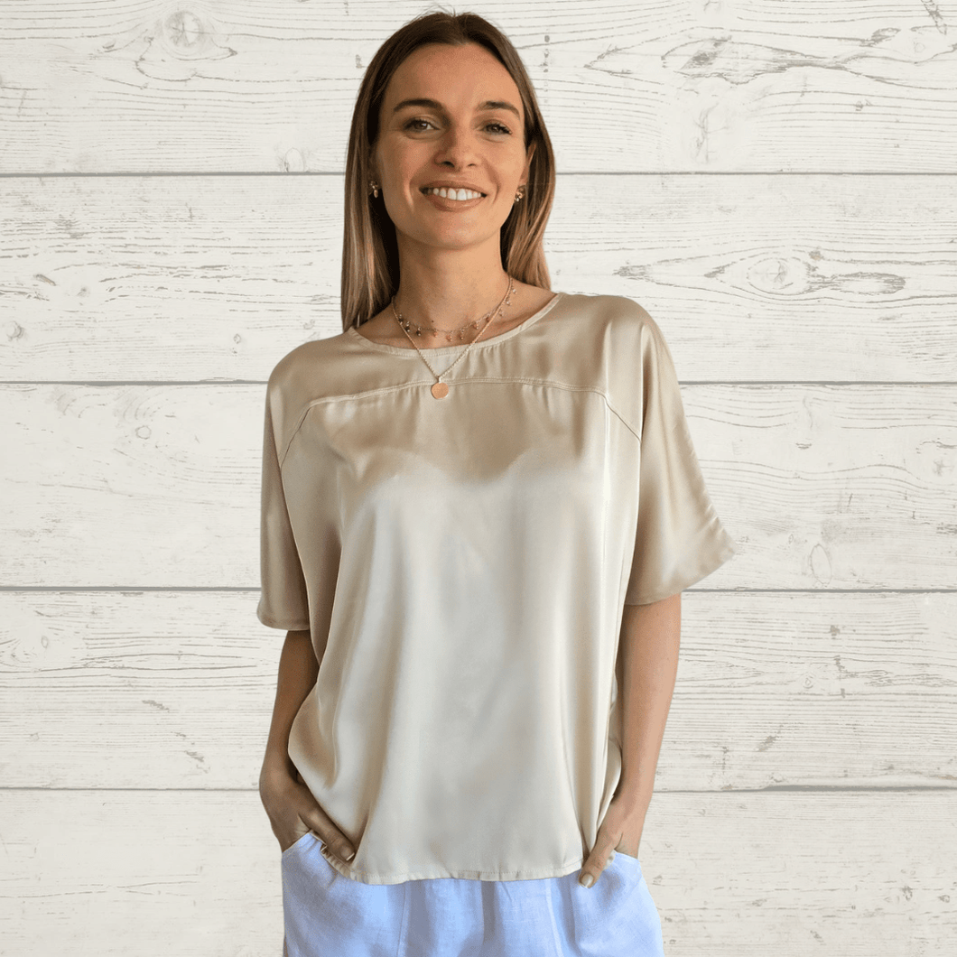 Blusa con botones en la espalda, color Beige