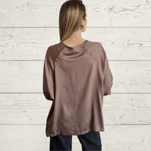 Cargar imagen en el visor de la galería, Blusa ancha escote en V, color Chocolate
