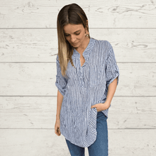 Cargar imagen en el visor de la galería, Blusa Italiana rayada, fondo Blanco
