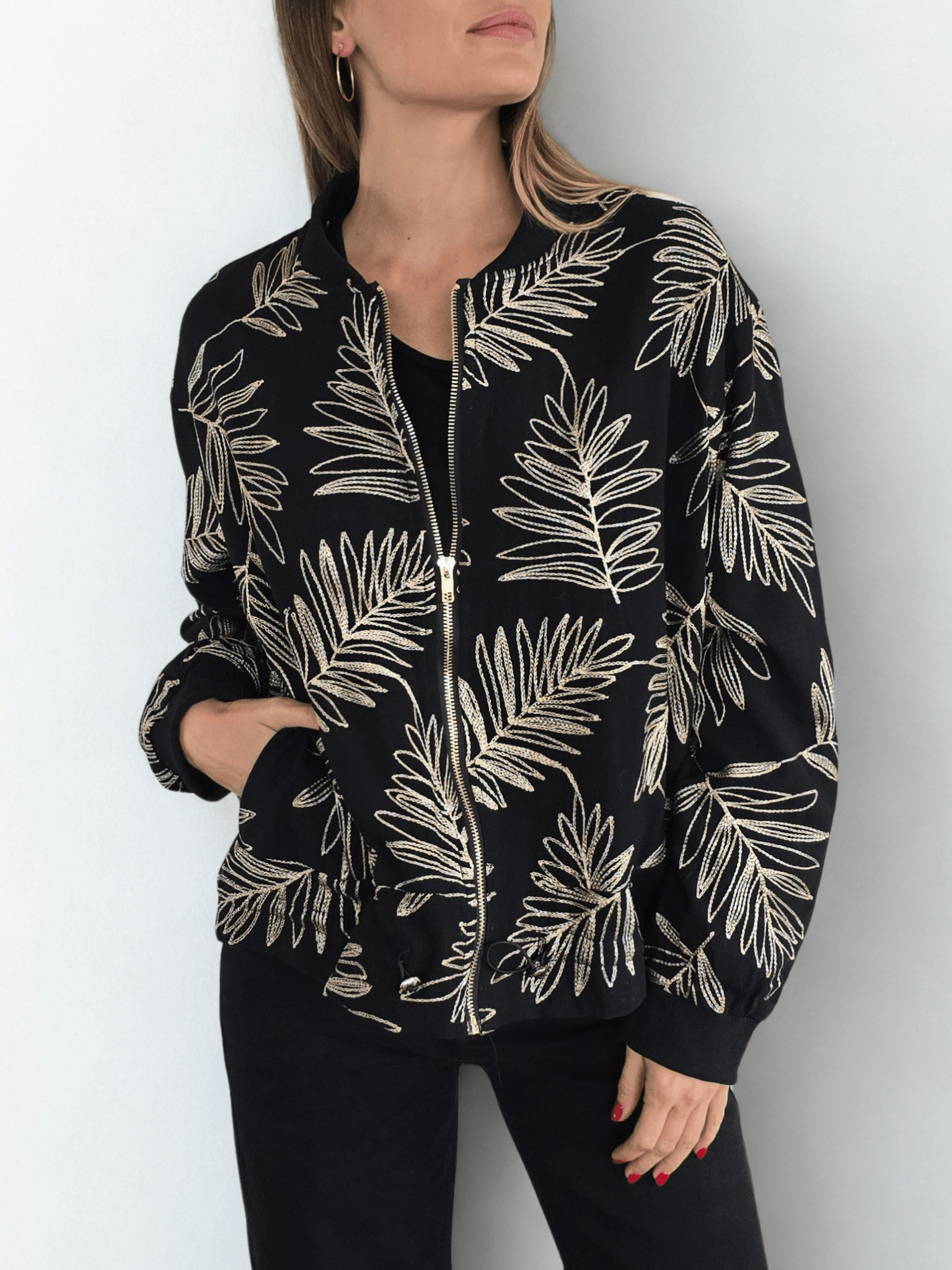 Chaqueta Bomber Bordada, color Negro