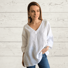 Cargar imagen en el visor de la galería, Blusa de Lino Italiano escote en V, color Blanco
