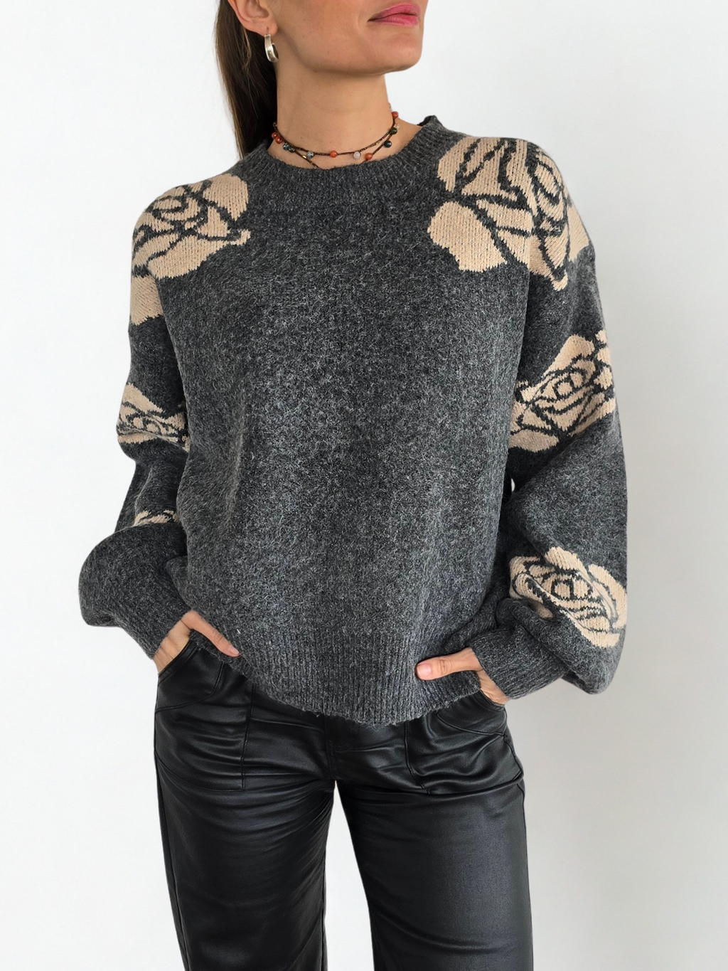 Sweater Flores en las Mangas, color Gris