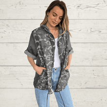 Cargar imagen en el visor de la galería, Chaqueta Bordada, color Gris
