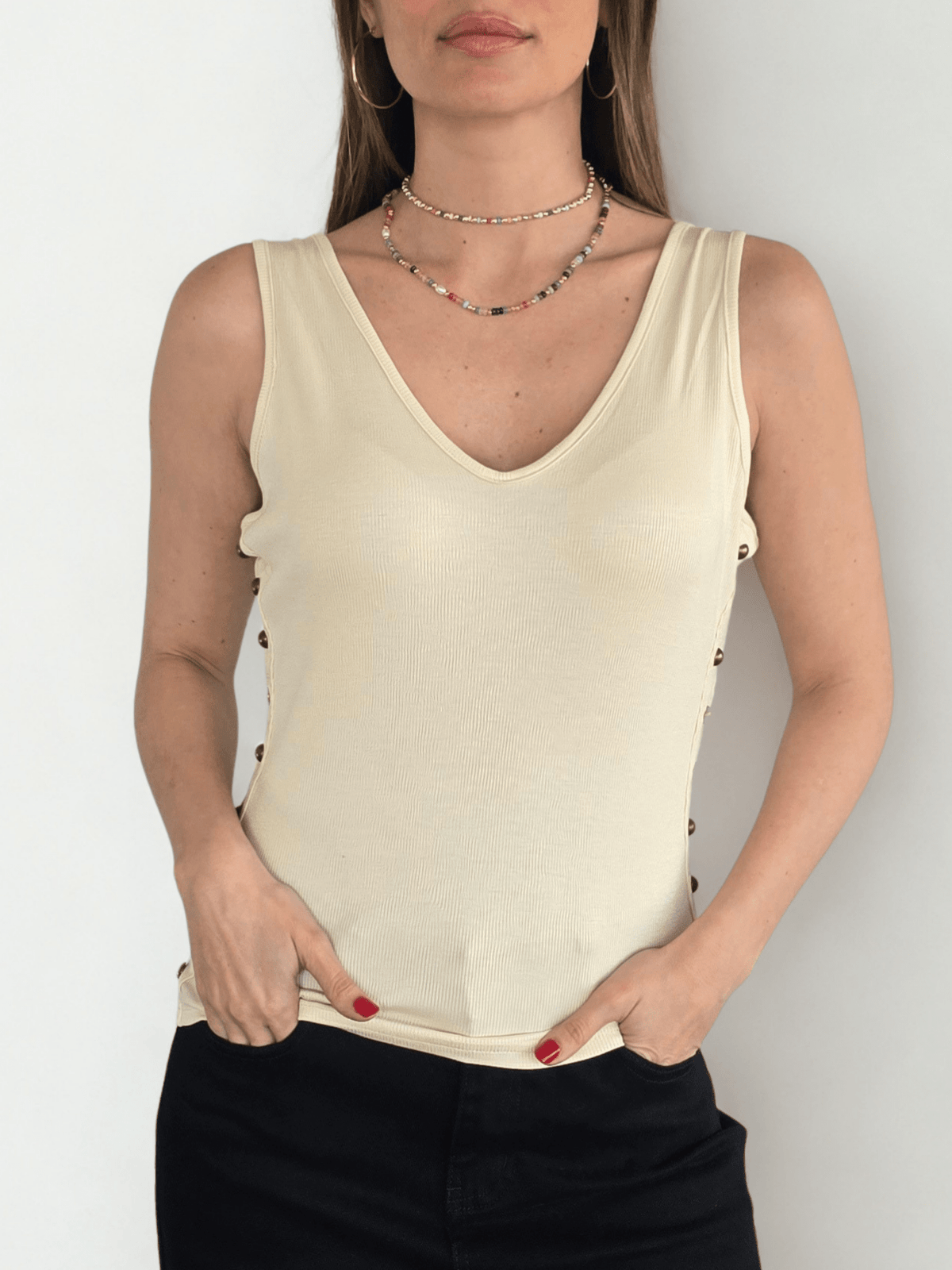 Polera escote en V sin Mangas, color Mantequilla
