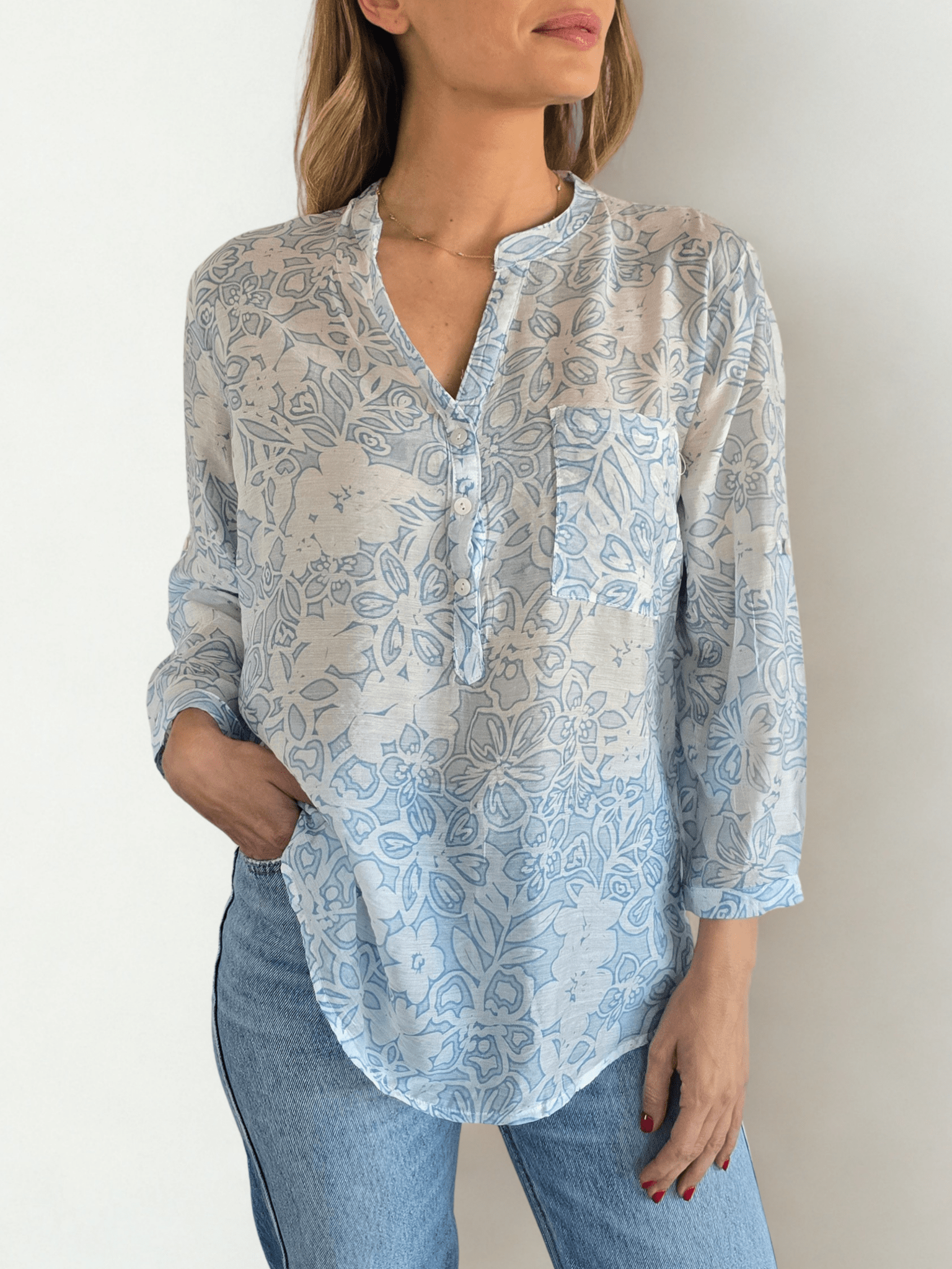 Blusa Italiana Estampada, fondo Blanco con Celeste