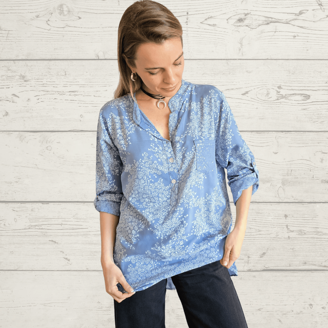Blusa Italiana estampado flores, fondo Cleste