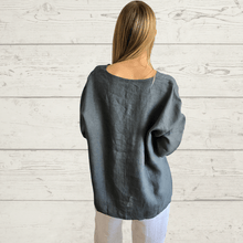 Cargar imagen en el visor de la galería, Blusa de Lino Italiano escote en V, color Gris
