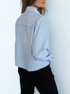 Blusa un bolsillo, color Celeste