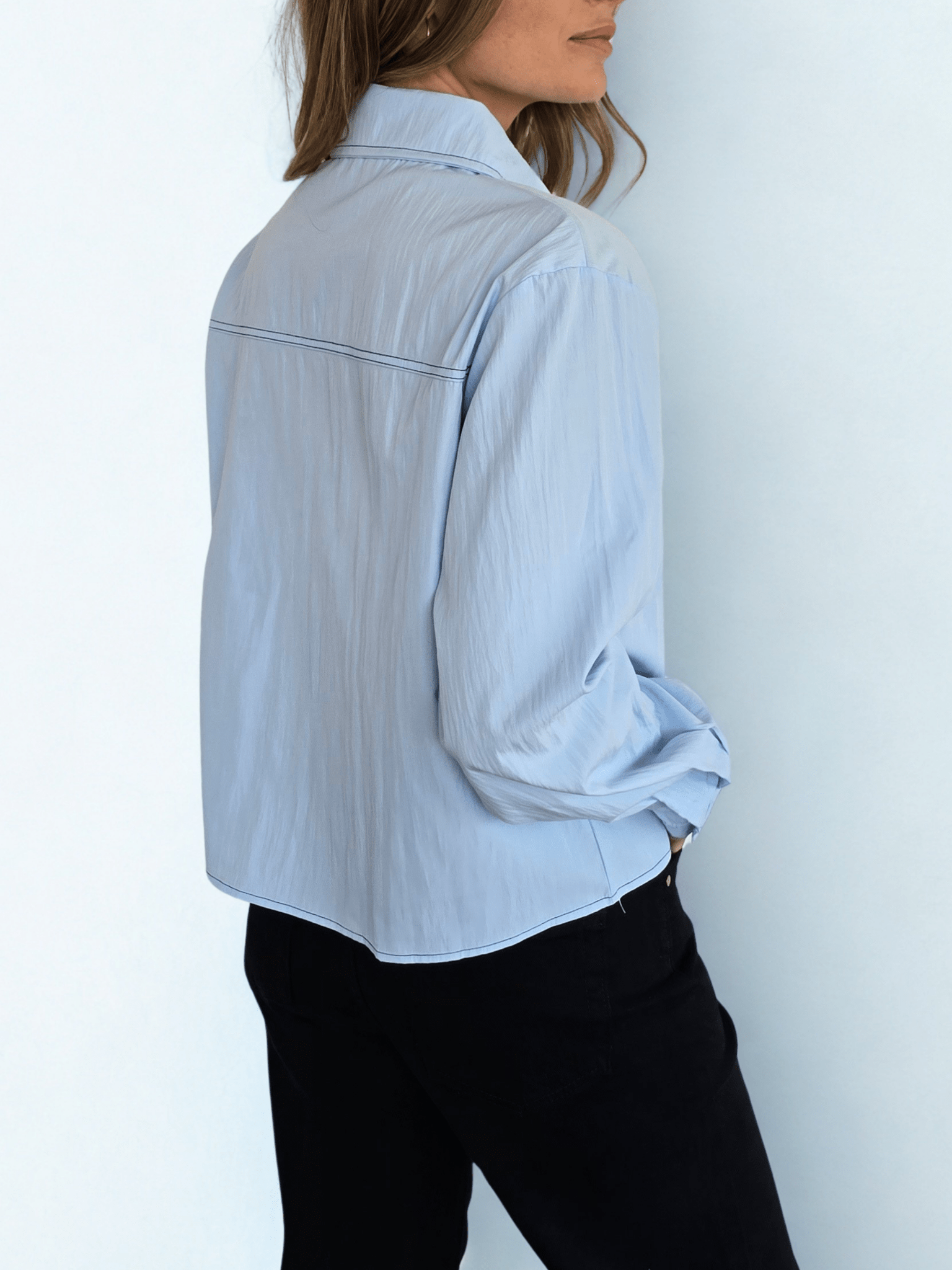 Blusa un bolsillo, color Celeste