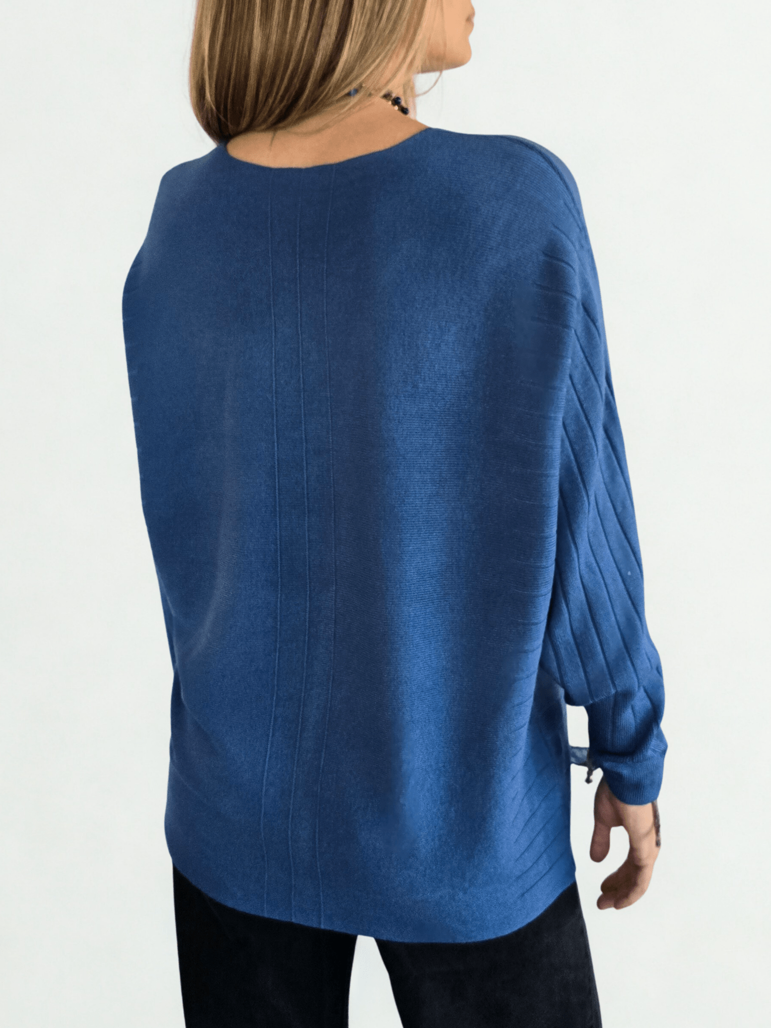 Sweater Murciélago, color Azul