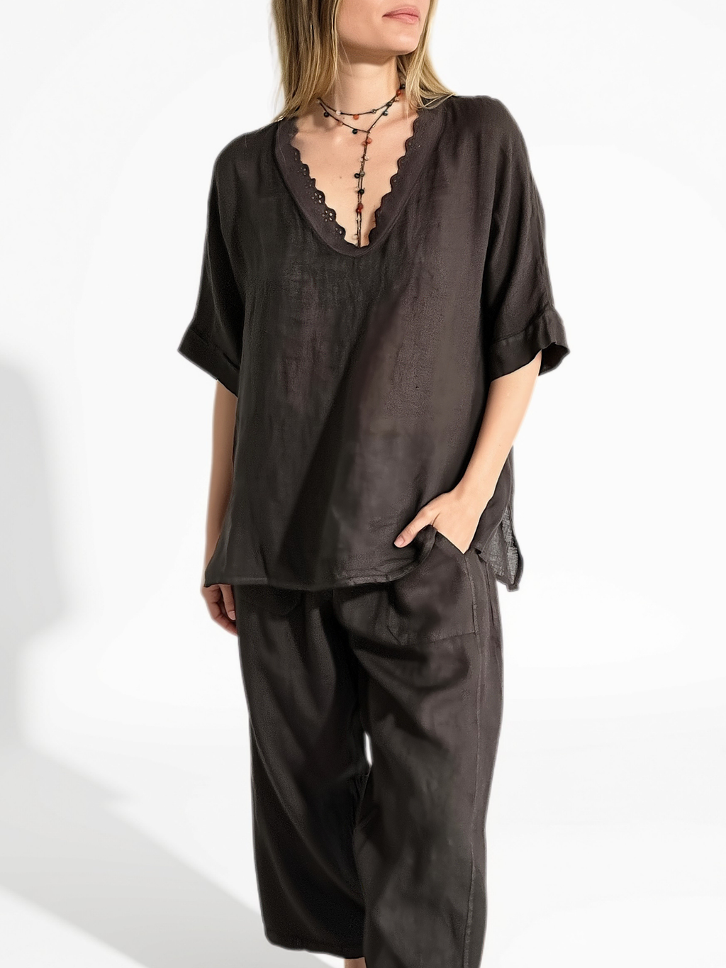 Blusa Italiana Escote Bordado, color Chocolate