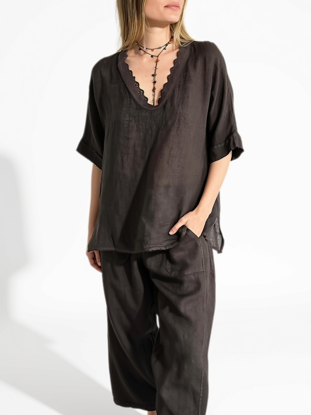 Blusa Italiana Escote Bordado, color Chocolate