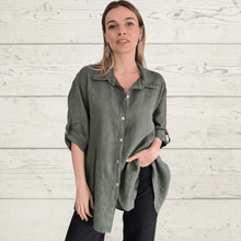 Cargar imagen en el visor de la galería, Blusa Italiana 100% Lino, color Verde Musgo
