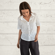 Cargar imagen en el visor de la galería, Blusa bordada, color Blanco
