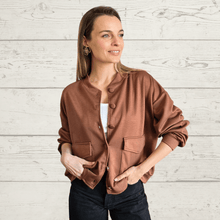 Cargar imagen en el visor de la galería, Chaqueta botones forrados, color Camel
