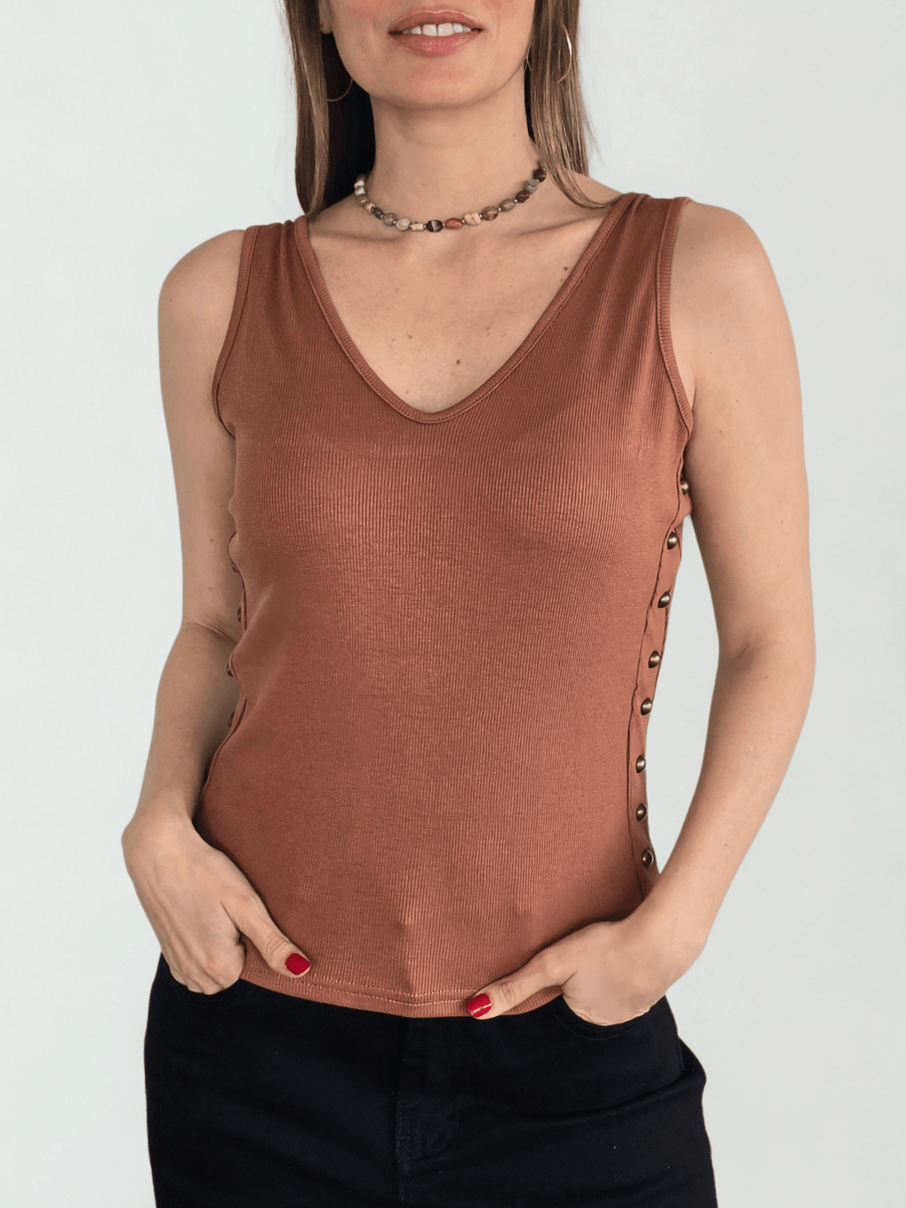 Polera escote en V sin Mangas, color Terracota