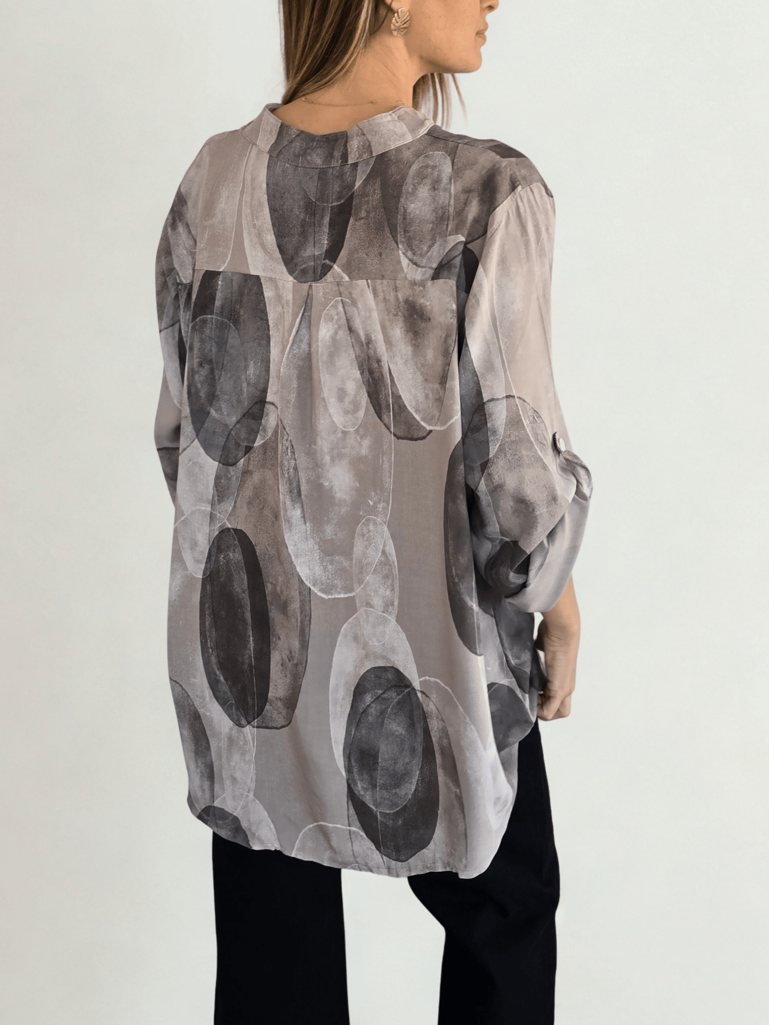 Blusa Italiana estampada, fondo Taupe