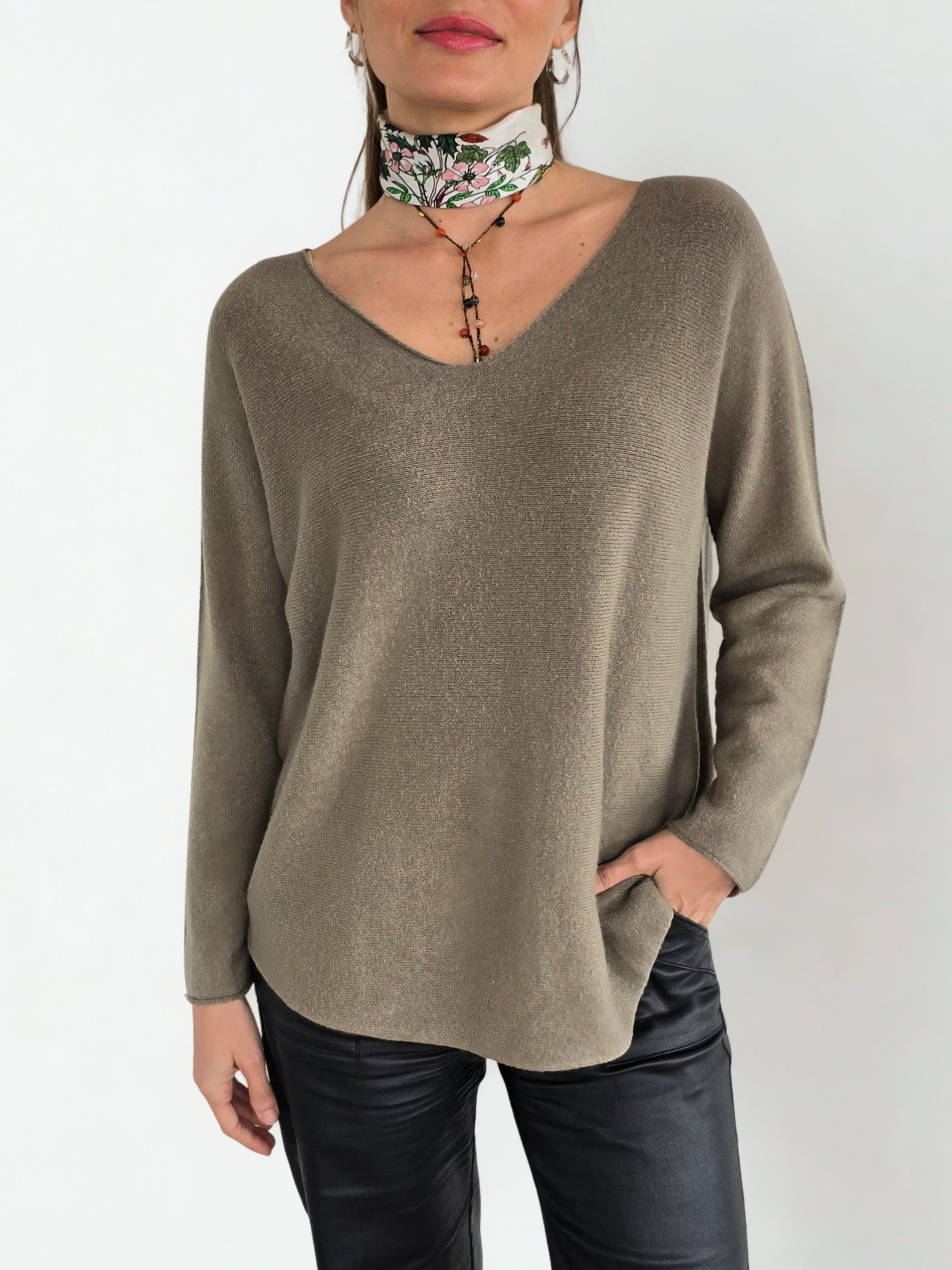 Sweater Italiano Escote en V, color Tostado