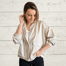 Cargar imagen en el visor de la galería, Chaqueta botones forrados, color Beige
