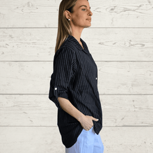 Cargar imagen en el visor de la galería, Blusa Italiana rayada, color negro con gris
