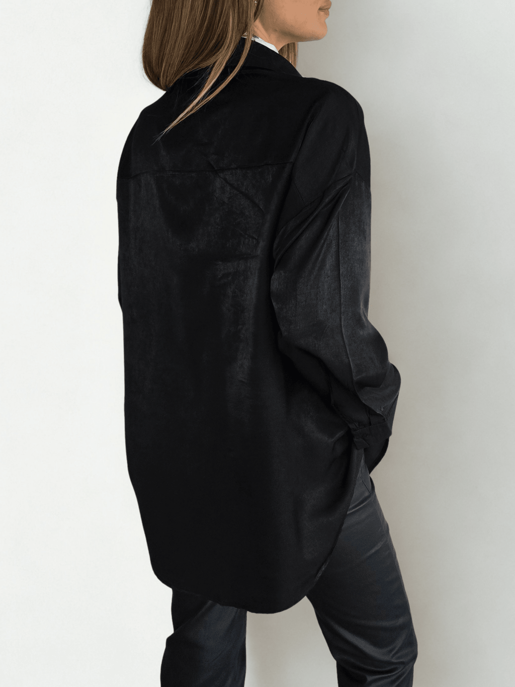Blusa Dos Bolsillos, color Negro