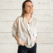 Cargar imagen en el visor de la galería, Chaqueta botones forrados, color Beige
