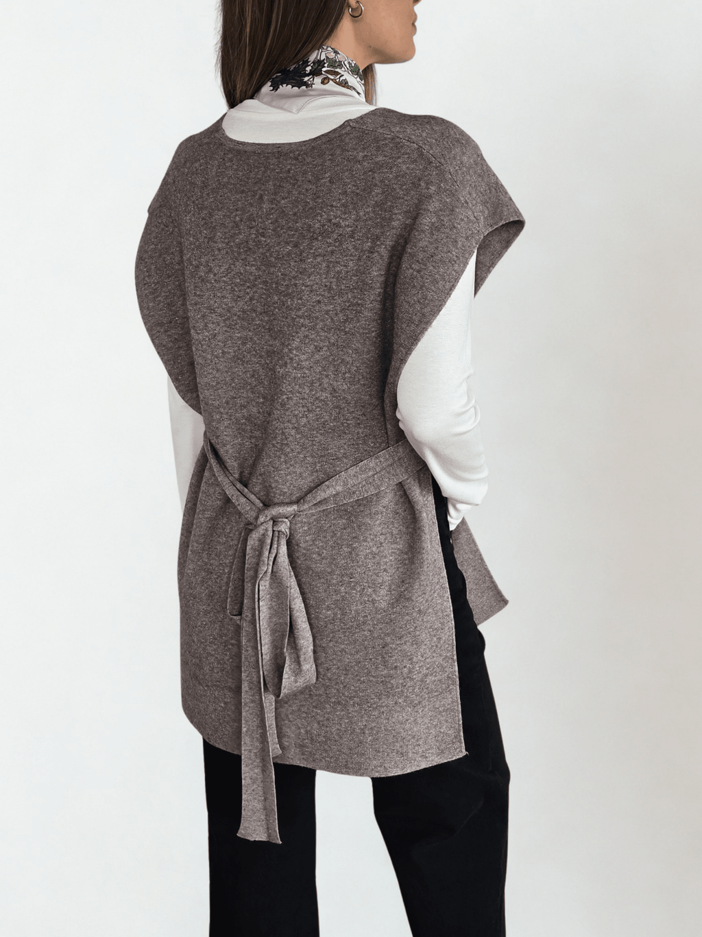 Sweater sin Mangas Lazo, color Taupe