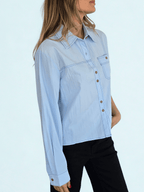 Blusa un bolsillo, color Celeste