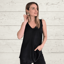Cargar imagen en el visor de la galería, Blusa Italiana sin mangas, color Negro
